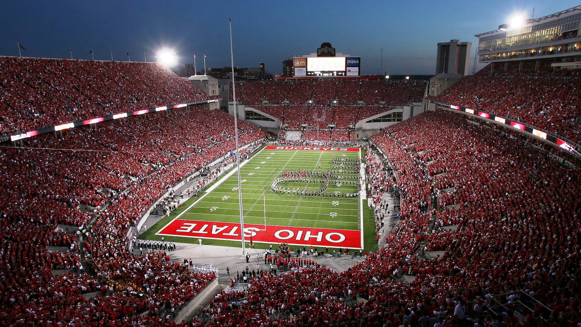 多支队伍采用高位逼抢战术比赛节奏全面加快更具观赏性，高位低抢