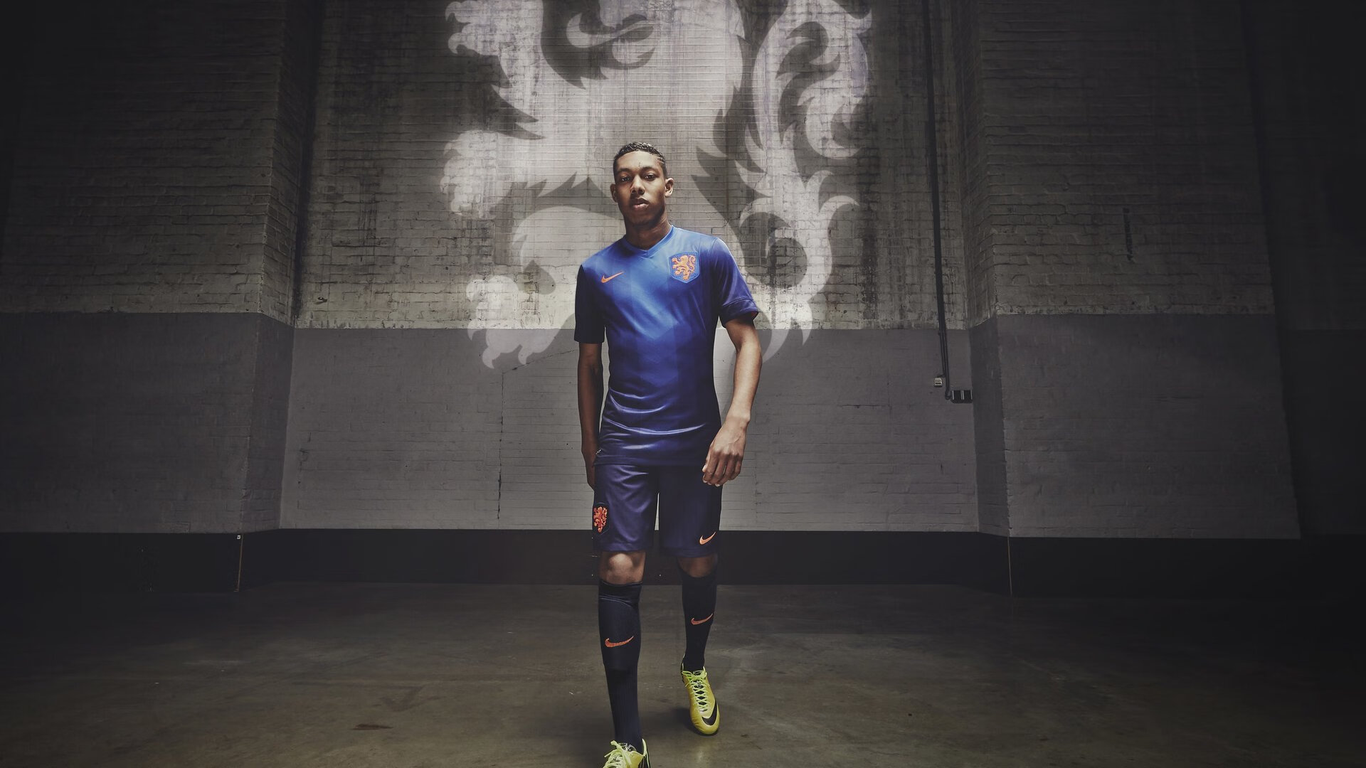 开云体育中国官网-英超疯狂冲刺：巅峰比拼，谁能笑到最后？，英超爆满